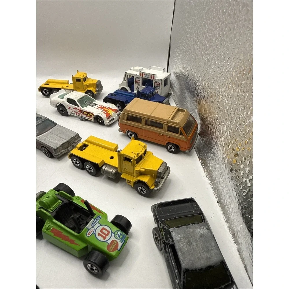 Lot Of 24 Vintage HOT WHEELS die cast cars trucks busses With Soft Case